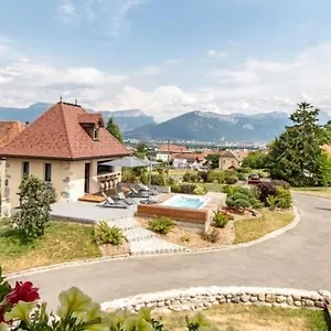 Le Paon Bleu Annecy Bed & Breakfast